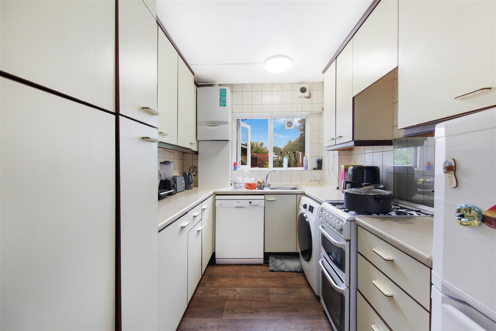 3 bed property in 2 Manor Hall Drive, London